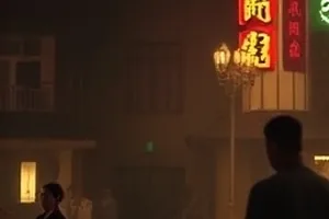 逆风航线封面：驾驶舱侧窗外的云层