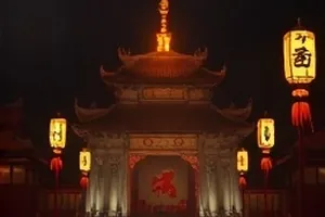 旧唱片店封面：木质货架上的黑胶与价签